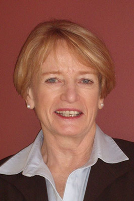 headshot of kahn