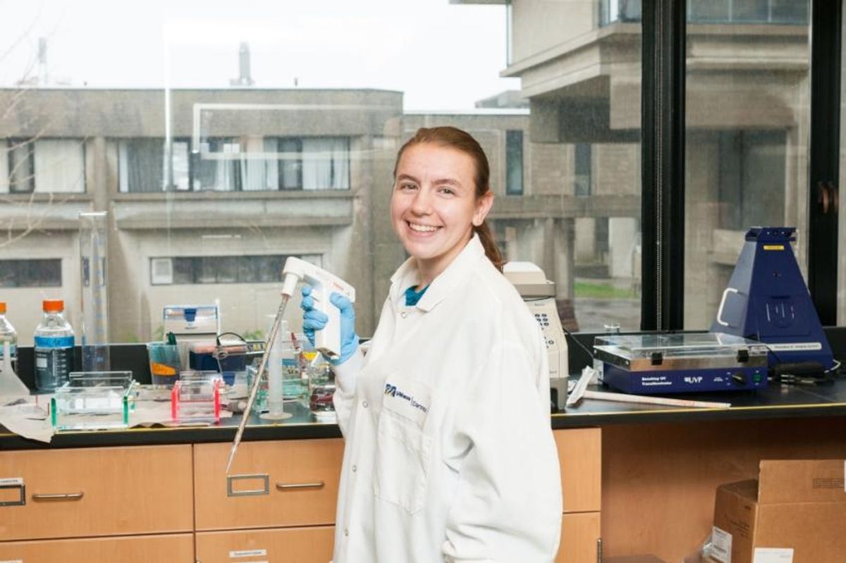 Bioengineering major Kayla Loycano '19 working in lab