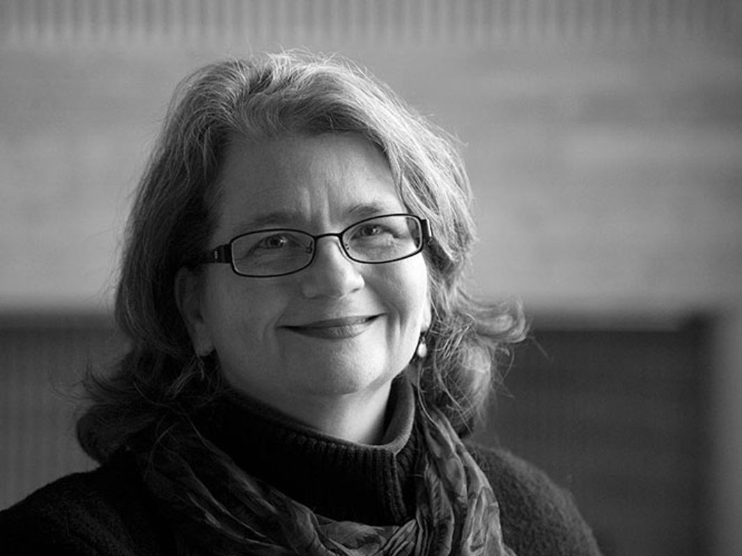 Laura Franz headshot