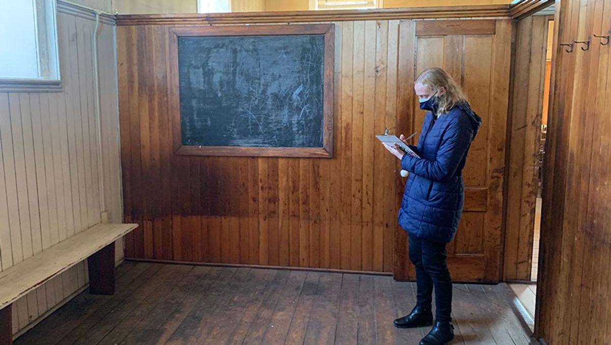 Kayla at the “school” of the Friend’s Meeting House (b. 1822) located on the second floor at 83 Spring Street, New Bedford, MA. Photograph courtesy of Rick Finneran.
