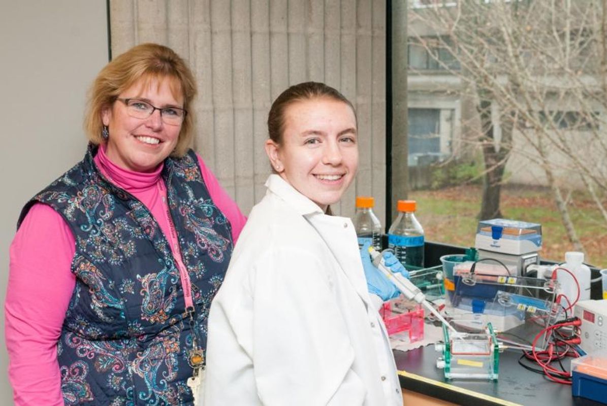 Bioengineering major Kayla Loycano '19 with her advisor Tracie Ferreira