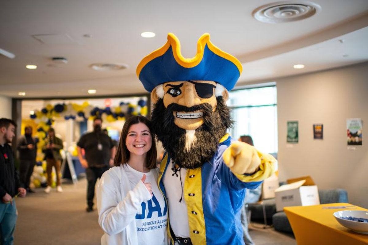 Capri McLucas poses with Arnie at Countdown to Commencement
