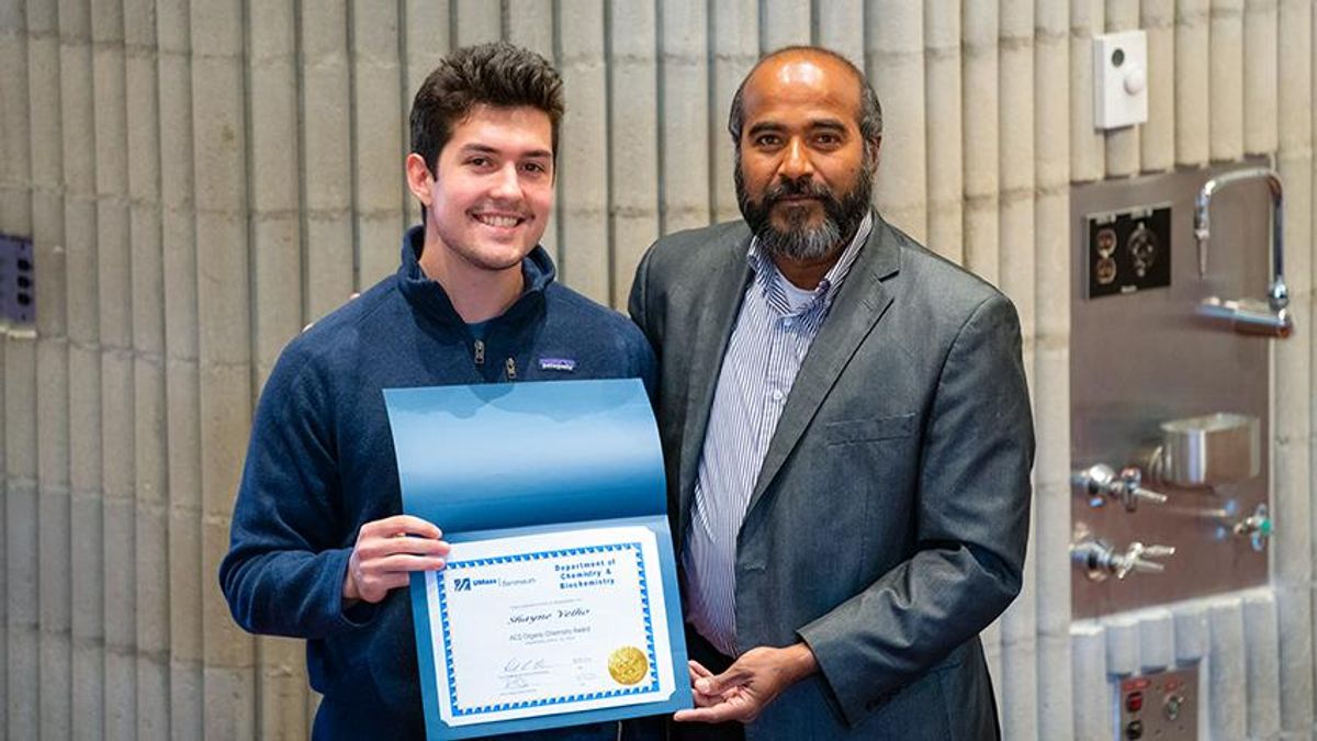 Velho receives the ACS Organic Chemistry Award at the Chemistry Honors & Awards program