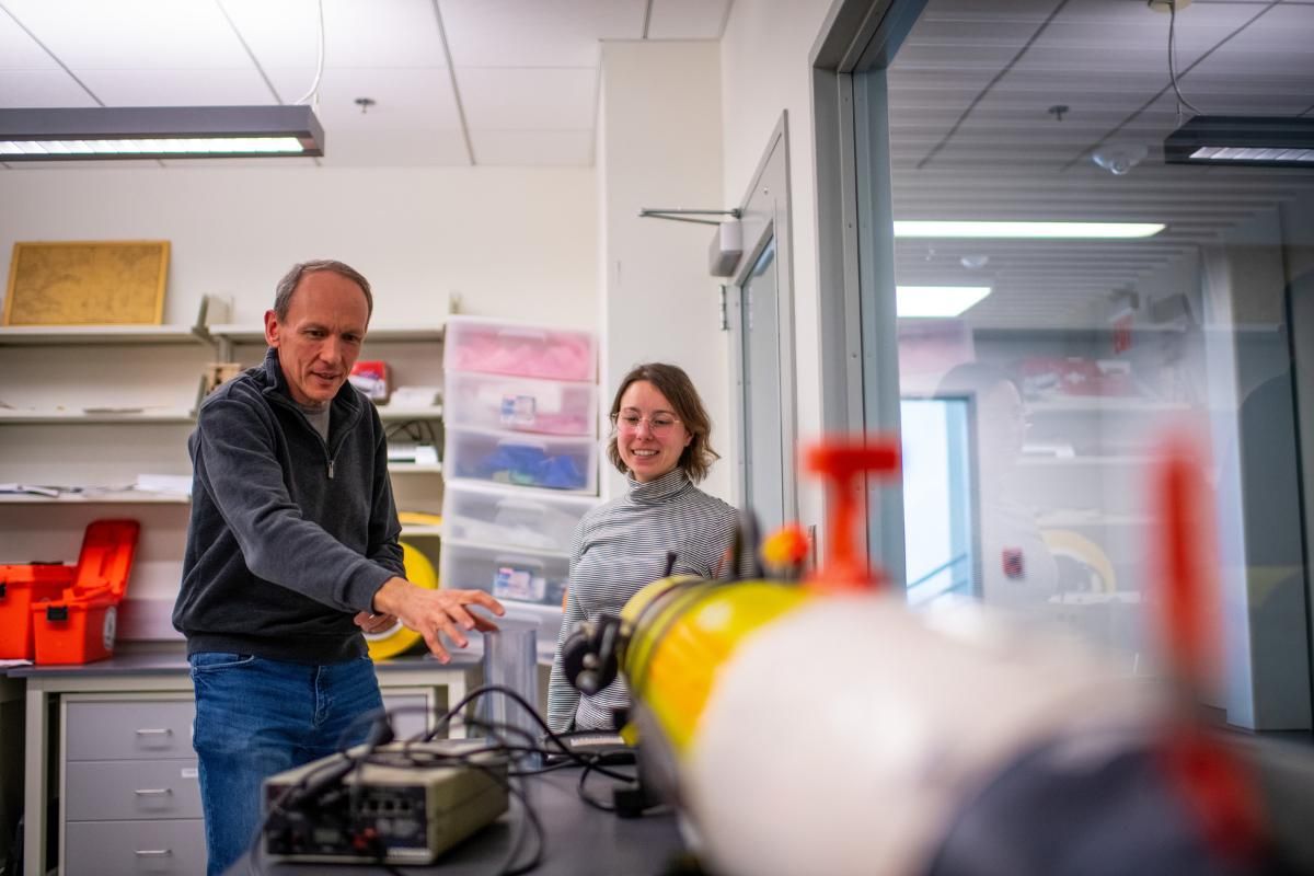 Dr. Dan MacDonald and Agata Piffer Braga in the lab