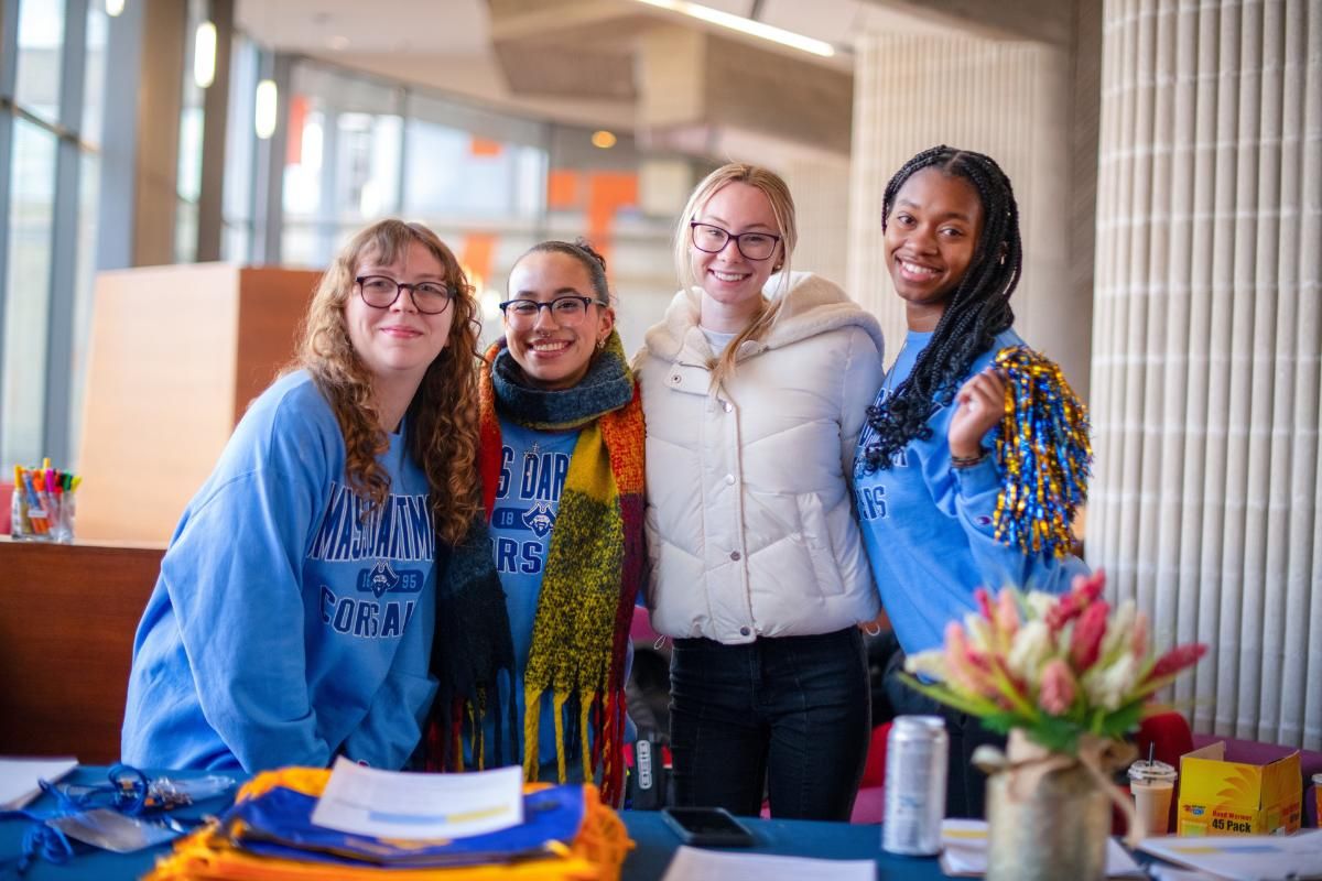 Jess Welsh '26 and her fellow Orientation Leaders