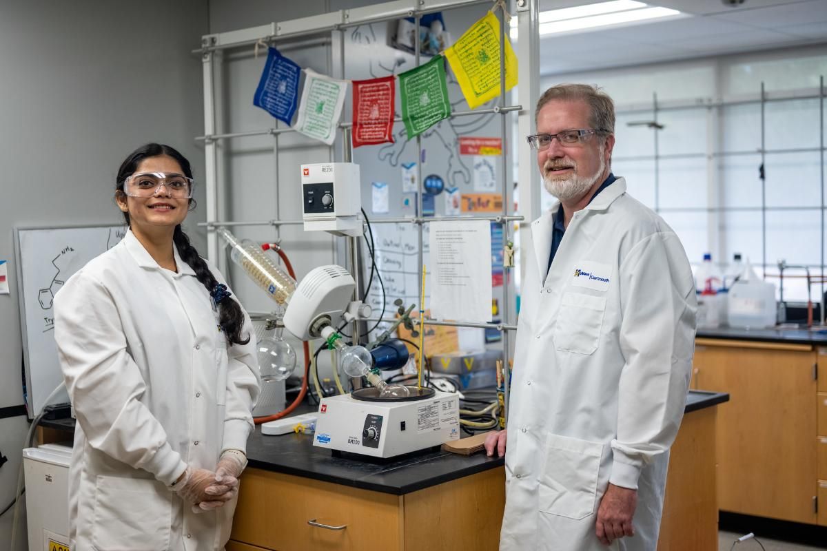 Anushka Sharma and David Manke in the chemistry lab