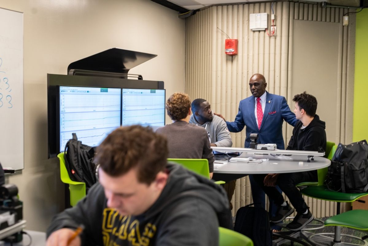 Chancellor Johnson talks with engineering students in renovated laboratory
