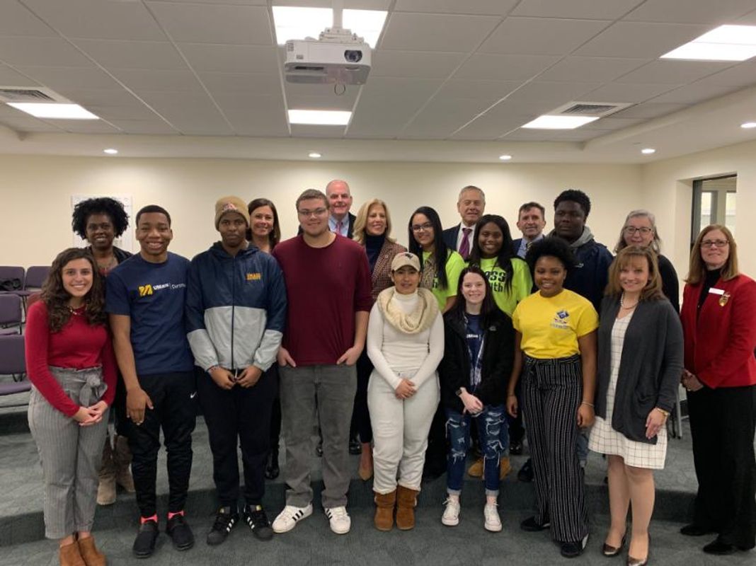 Students and legislators posing at America Reads event