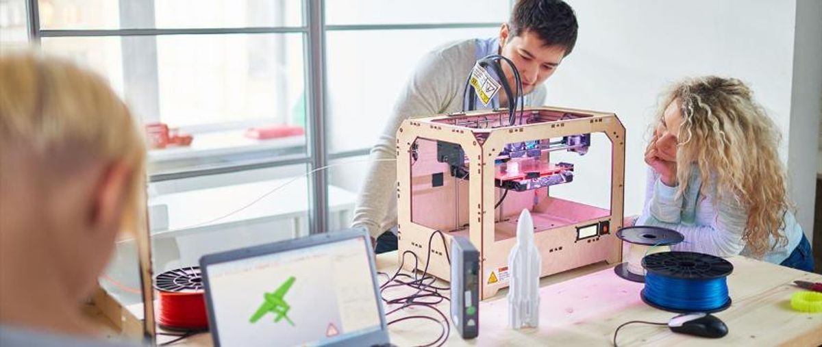 Students in 3D printing lab