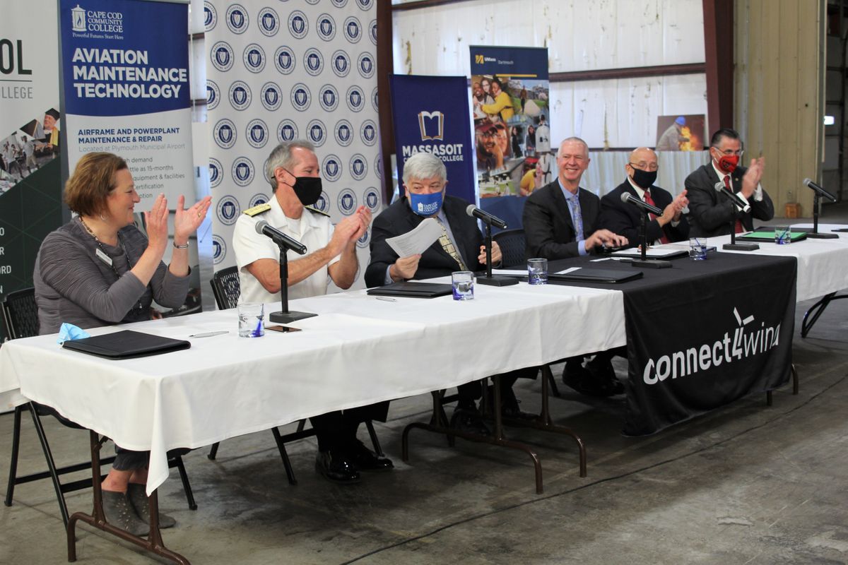 CONNECT CEOs signing agreement