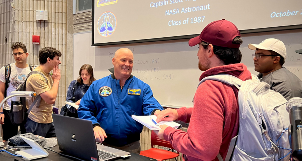Astronaut Scott Tingle '87 returns to campus to meet senior engineering majors
