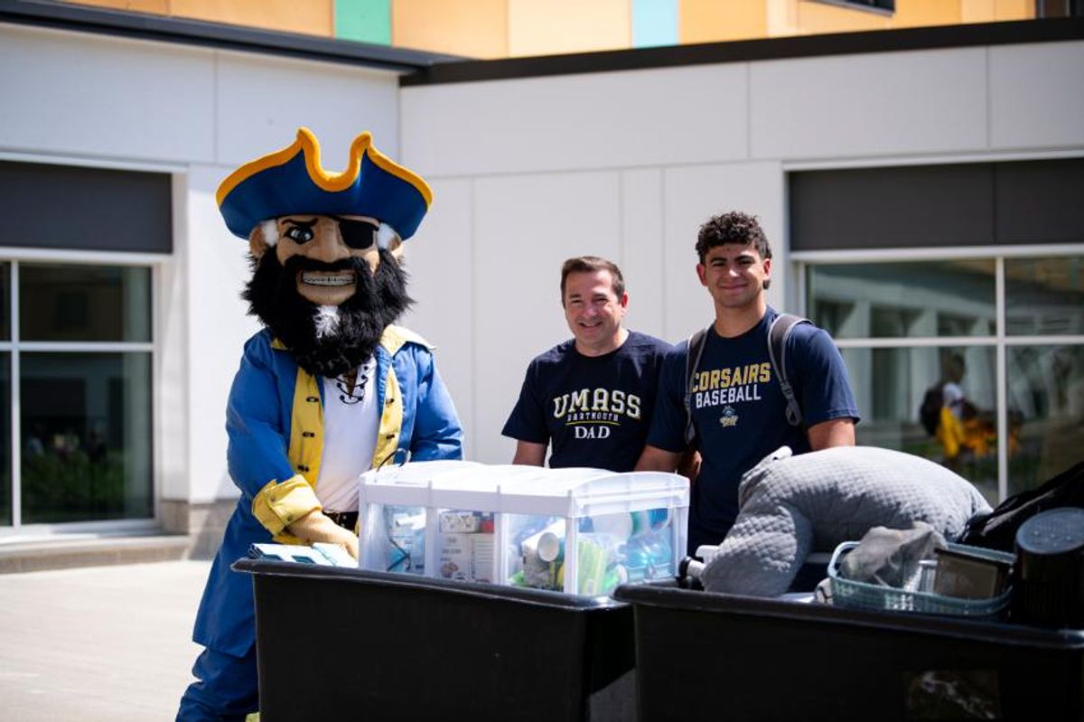 Family moving into dorms
