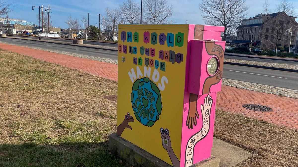 Electrical box alongside Route 18 in New Bedford painted by illustration major Chloe Canterbury.