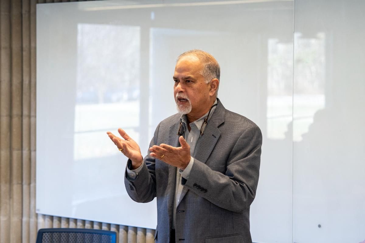Charlton College of Business Dean Madan Annavarjula addresses the MGT 401 course.