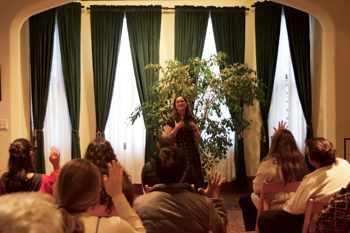 Associate Professor of Mechanical Engineering Banafsheh Seyedaghazadeh engaging the crowd at Scientist Stories