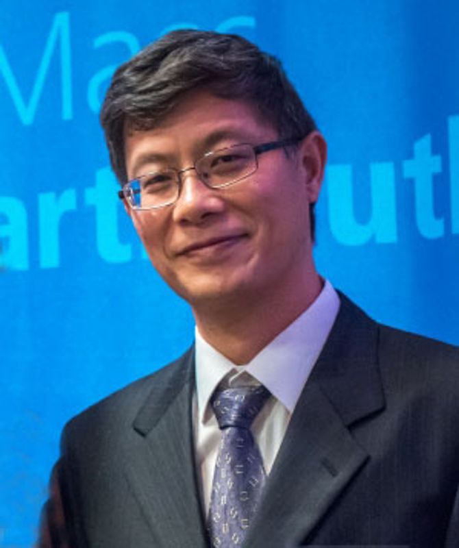 Zhengzhong Shi
