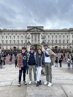 Devon Zapor '24 and friends pictured at Buckingham Palace in London, U.K.