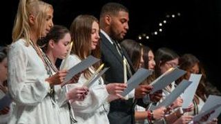 Hero of students reciting the Nightingale Pledge