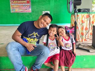 Bhen Alan and students