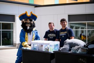 Family moving into dorms