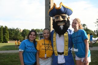 students posing with pirate mascot