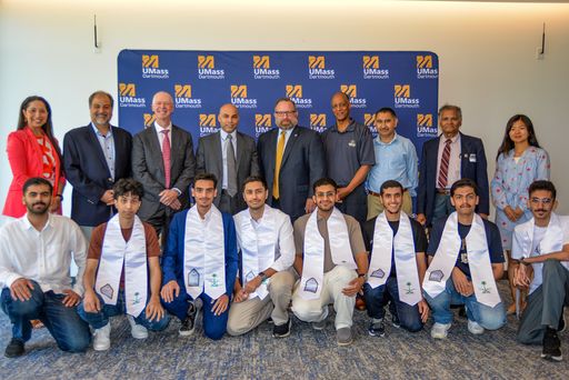 IMSIU students with university leadership