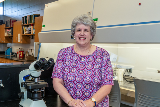 Cynthia Alves '84 in medical technology lab