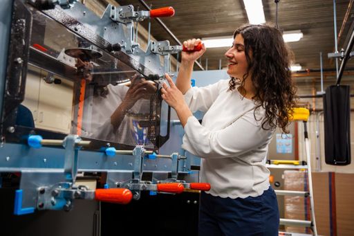 Mechanical engineering major Alexis Medeiros working in the lab