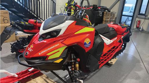 Dúro logo pasted on the side of an rescue team snow mobile.