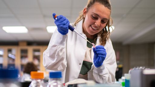 Bioengineering student Alexa Van Voorhis '22 conducting research in the lab