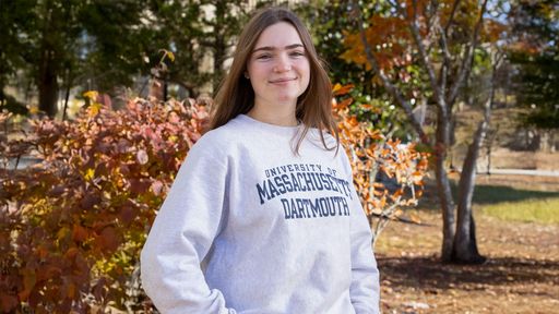 Portrait of Melanie Veilleux '24: Graphic Design (major)
