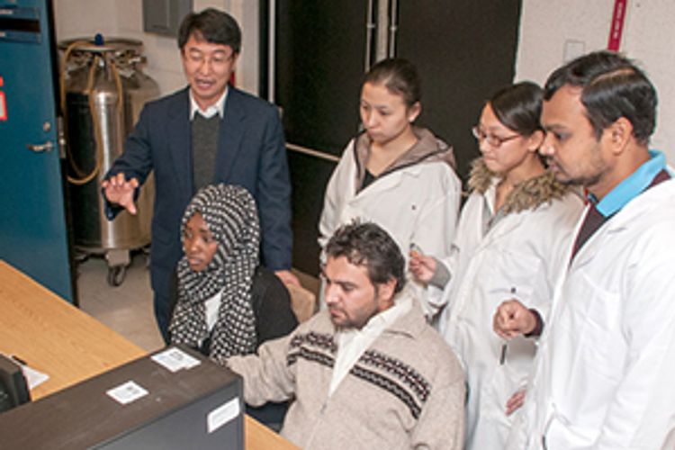 Dr. Maolin Guo with students