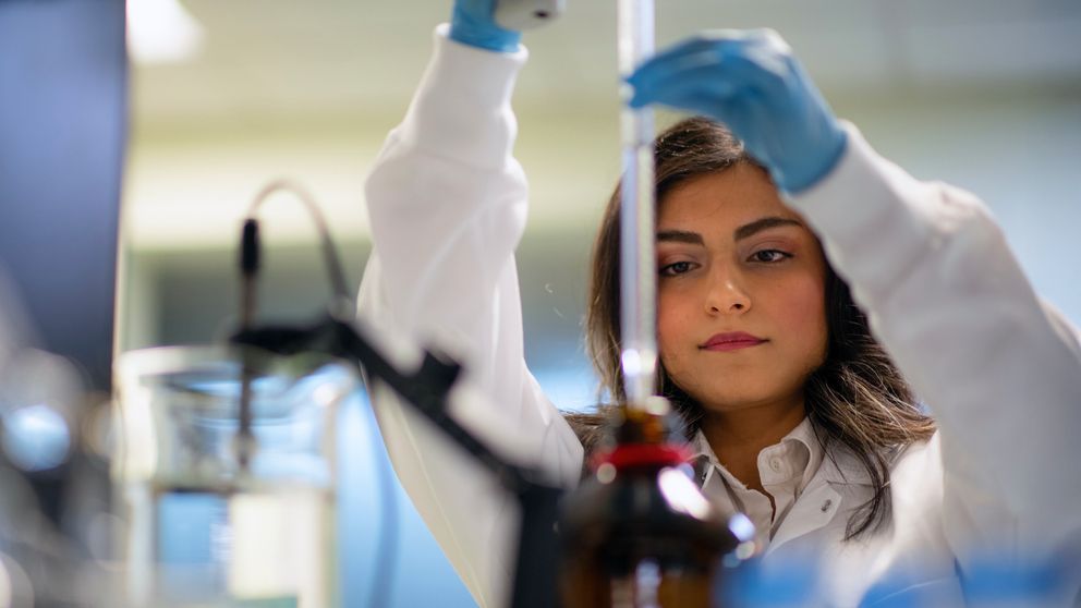 Bioengineering student Ramina Behzad PhD '24 in the lab